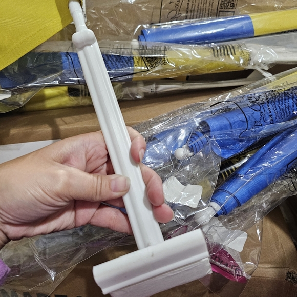 Ukrainian Car Flag For Window Clip Pole Support Stand with Ukraine House - Picture 7 of 10